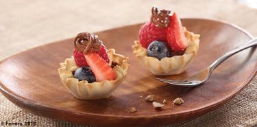 MINI COUPES DE PÂTE PHYLLO AUX FRUITS FRAIS AVEC DU NUTELLA<sup>®</sup>