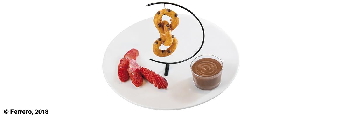 CHURROS ENTRELAÇADOS COM NUTELLA<sup>®</sup> E MORANGOS