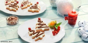 ÁRVORE DE NATAL DE PANNA COTTA COM NUTELLA<SUP>®</SUP>