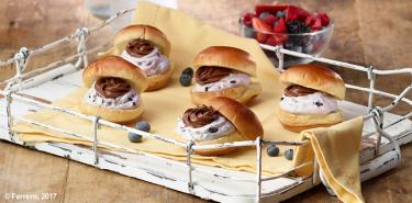 MINI BRIOCHE COM MOUSSE DE MIRTILO E NUTELLA®