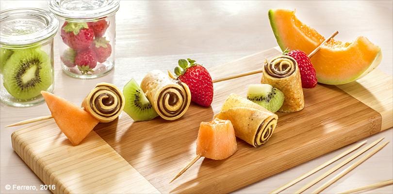 BROCHETAS DE CREPES CON NUTELLA<sup>®</sup> Y FRUTA