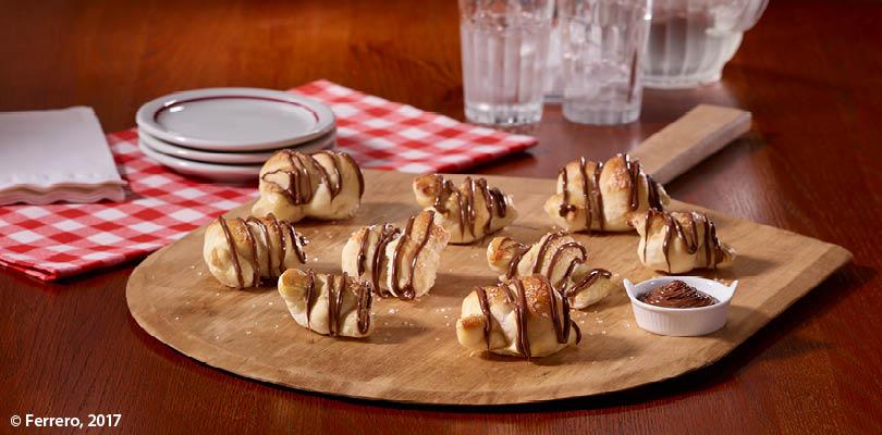 LAZOS DE MASA DE PIZZA CON NUTELLA®