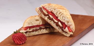 CHAPATA DE FRESA Y PLÁTANO CON NUTELLA®