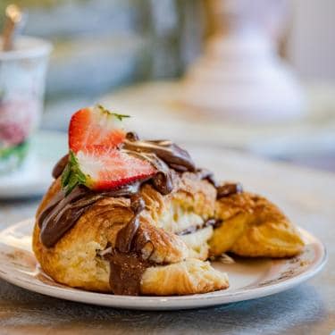 Nathalie Ait-ouaret hover