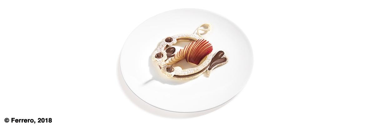 LACE PANCAKE WITH NUTELLA<sup>®</sup> AND APPLES