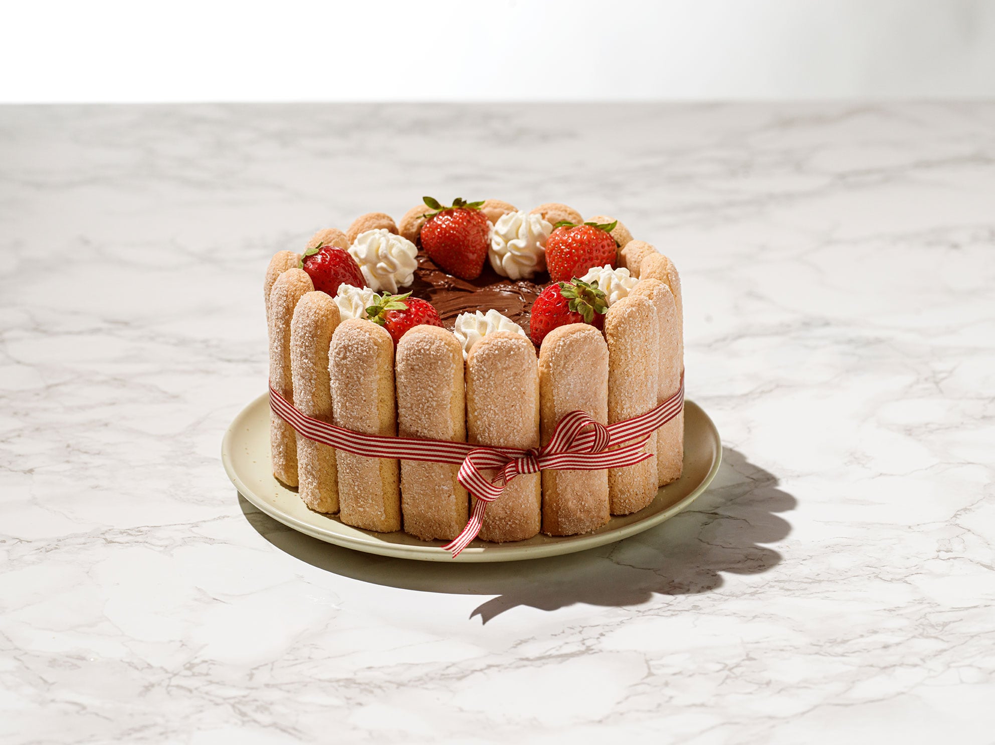 Charlotte con Nutella, panna e fragole