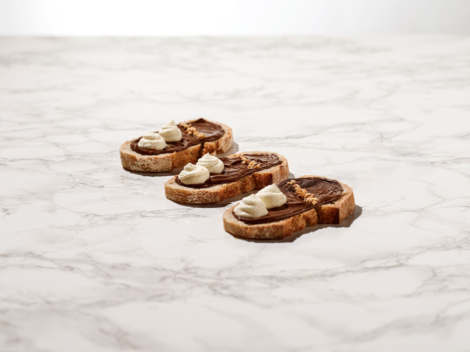 Pane sciocco con Nutella e mascarpone