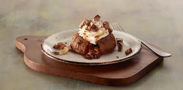 Baby Ruth® Vanilla Caramel Molton Cake